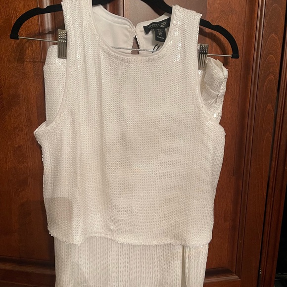 Gorgeous NWT white sequin skirt set …. Both pieces fully lined …Smoke free home - Picture 4 of 4